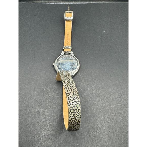 Michael Kors Women's Slim Runway MK2475 Silver Leather Band Quartz Watch - Picture 3 of 5